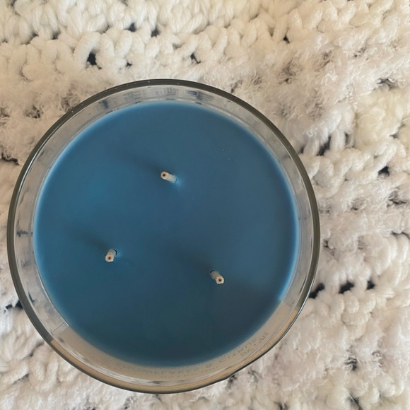 Bath and Body Works candle, snowflakes and citrus ❄️ - Picture 2 of 5